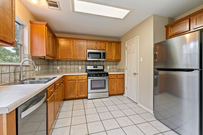 Photo - Beautiful 3 bedroom, 2.5 bathroom home in Avery Ranch West!!!
