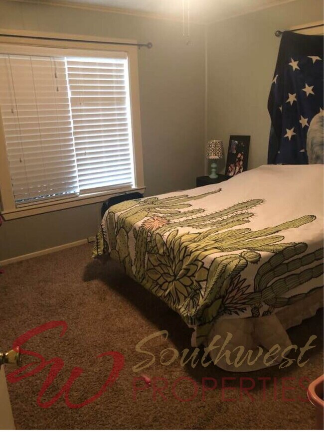 Photo - 2 Bedroom, 1 Bathroom with Awesome Backyard