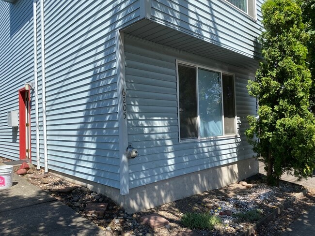 Photo - 6205 SE 92nd Ave Apartments Unit A