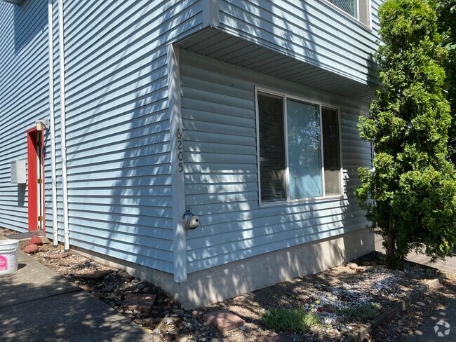 Building Photo - 6205 SE 92nd Ave Unit A Rental