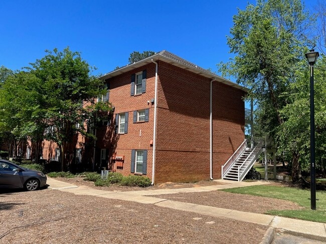 Building Photo - Fall 2026 Awesome 1 Bedroom Apt @ Lakewood Commons!