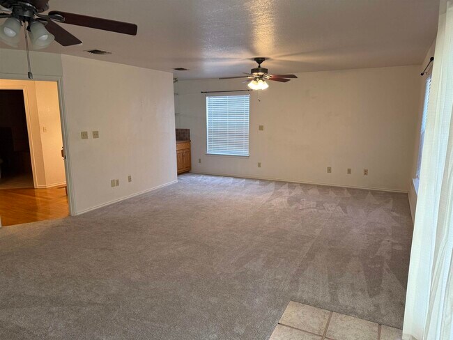 Photo - 737 Lago Vista Dr