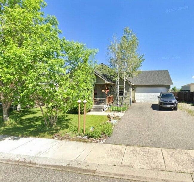 Building Photo - Charming 3 Bed, 2 Bath Home in Prime Belgr...