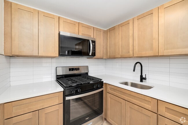 1BR, 1BA - 700SF - Large 1 Bedroom - Kitchen - Tyson Arms Apartments