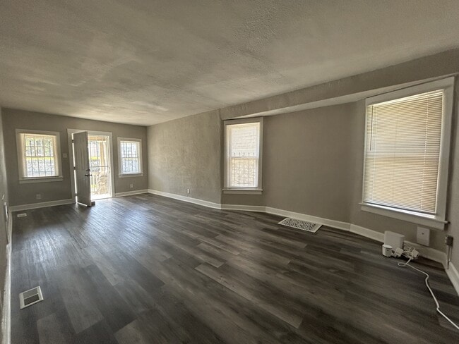 111 N Denver Ave
