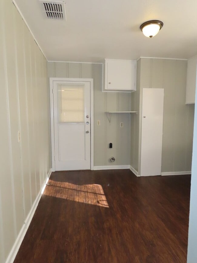 Photo - Three bedroom, One Bath Duplex Near Hospit...