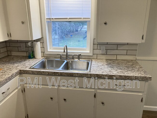 Photo - 2359 Barberry Dr SW