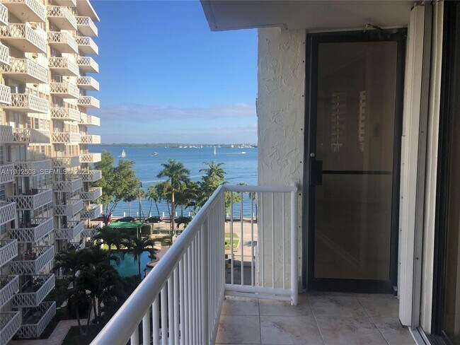 Building Photo - 1440 Brickell Bay Dr Unit 709