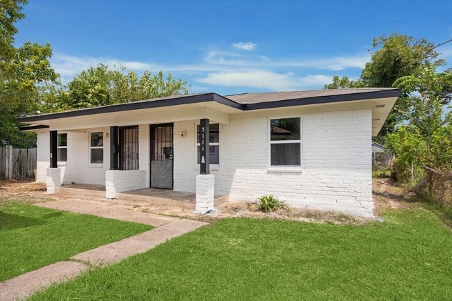 Building Photo - 5111 Clover St