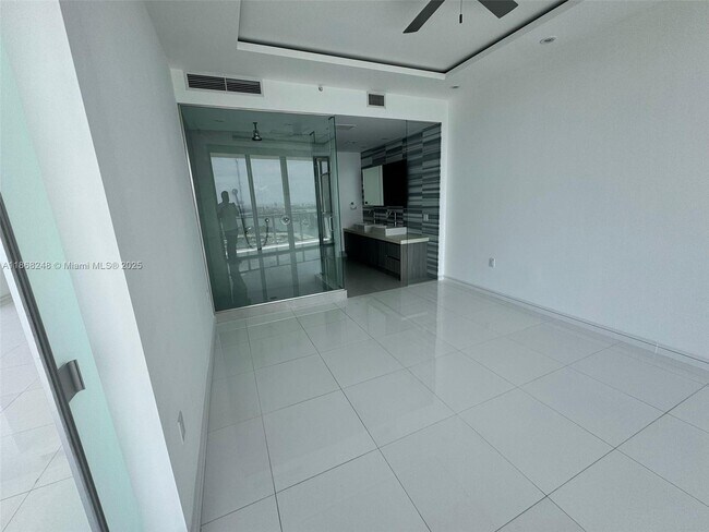 Photo - 1100 Biscayne Blvd Unidad 4401