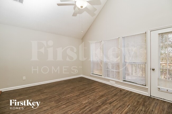 Photo - 852 Shore Dr