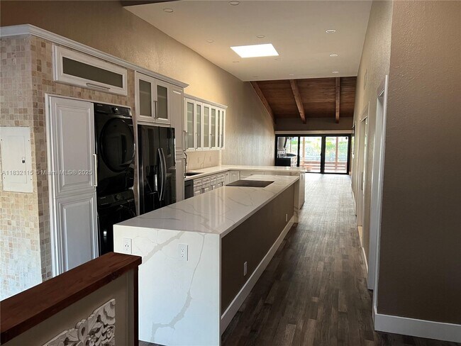 Photo - 2645 Parkview Dr S