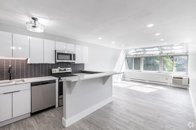 Photo - Whitewood Pond Apartments