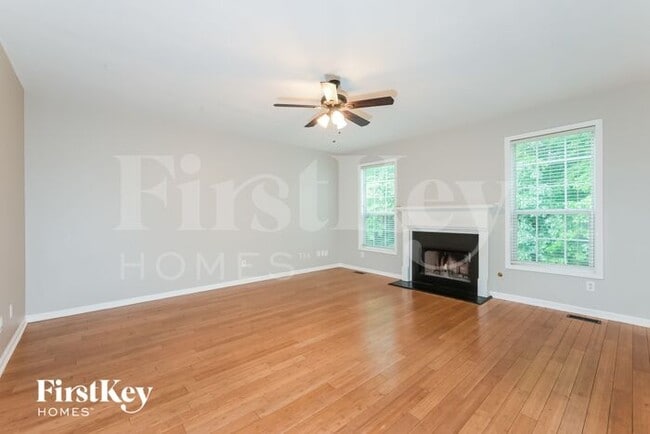Photo - 1577 Silver Ridge Dr SW