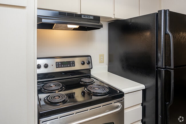 1BR, 1BA - 685-700SF