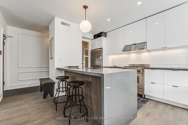 Photo - 795 College St Unit 3B