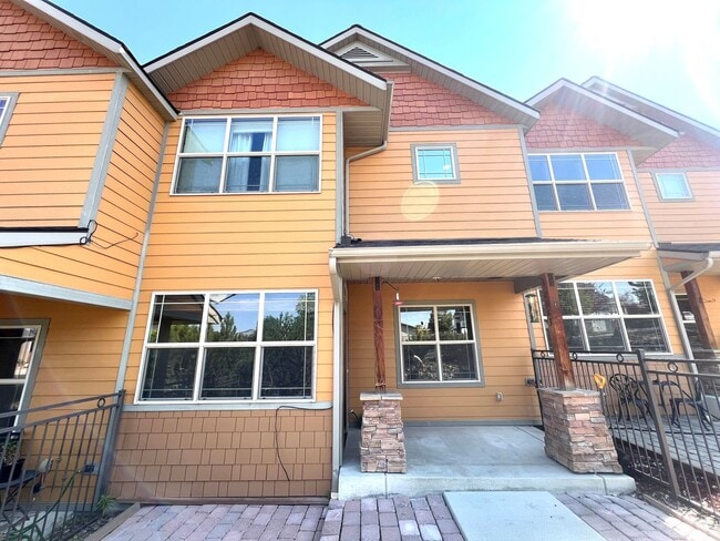 Beautiful 3 Bed 2.5 Bath Town House With A... - Beautiful 3 Bed 2.5 Bath Town House With A...