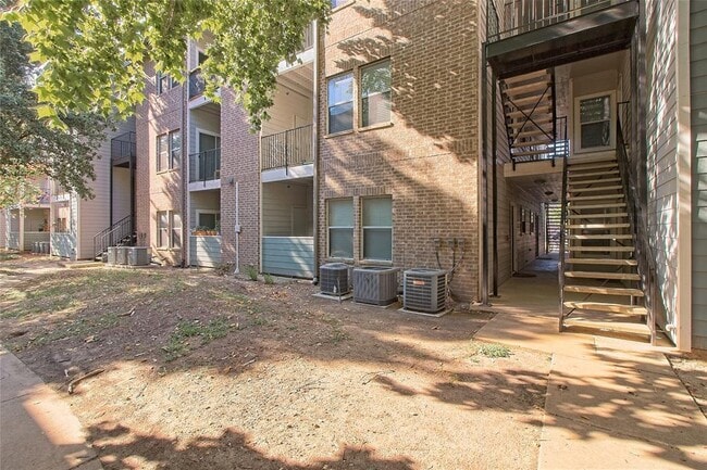 Photo - 12166 Metric Blvd Unidad 354