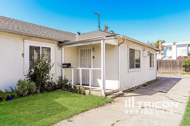 Building Photo - 5206 Standish Rd Rental