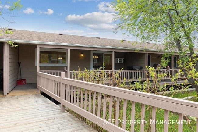 Photo - 719 Silver St Unit 3