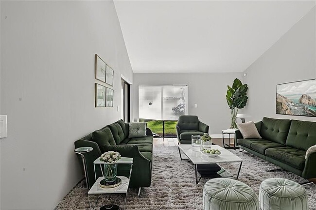 Photo - 605 Woodridge Dr