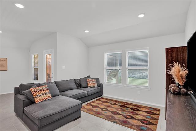 Photo - 1111 Meadow Side Dr
