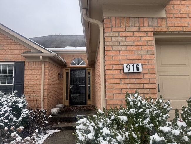 Photo - 916 Palomino Ln