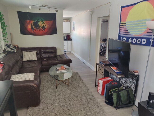 Photo - Cozy 2 bed, 1 bath in Central Boulder. Unit 2401 Walnut Street,  4