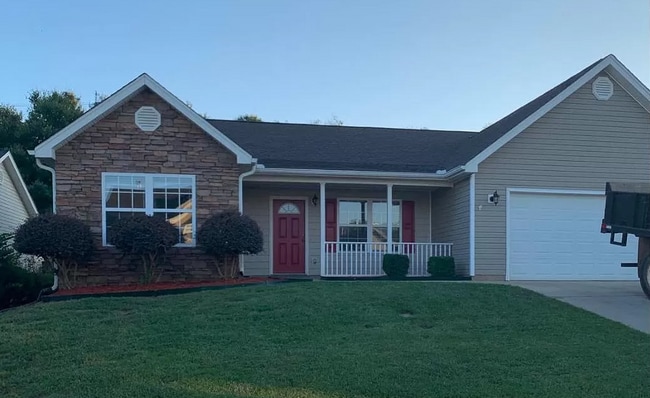 Building Photo - Charming 3 Bedroom Home in Simpsonville, S...