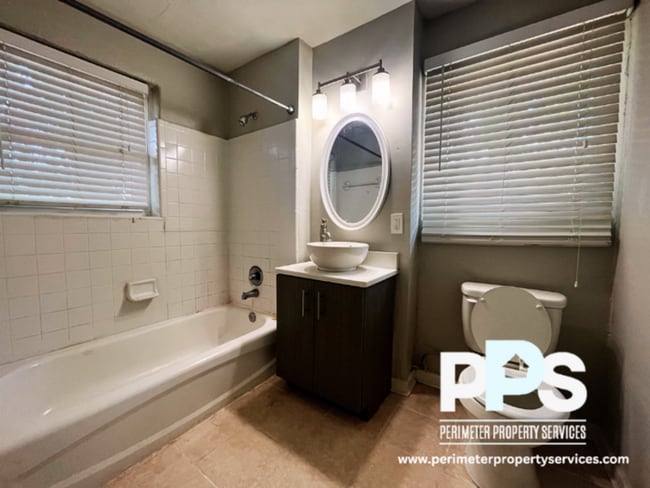 Photo - 195 Randolph St NE