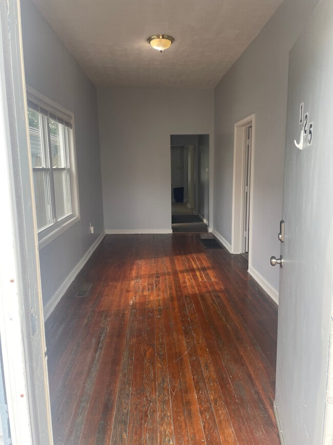 Photo - 125 Montmullin St