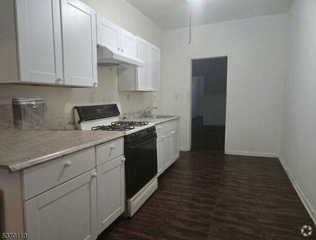 Building Photo - 528 Valley Brook Ave Rental