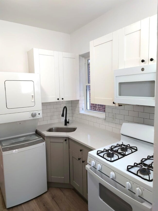 Building Photo - 6421 Hudson Ave Unit 2 Rental