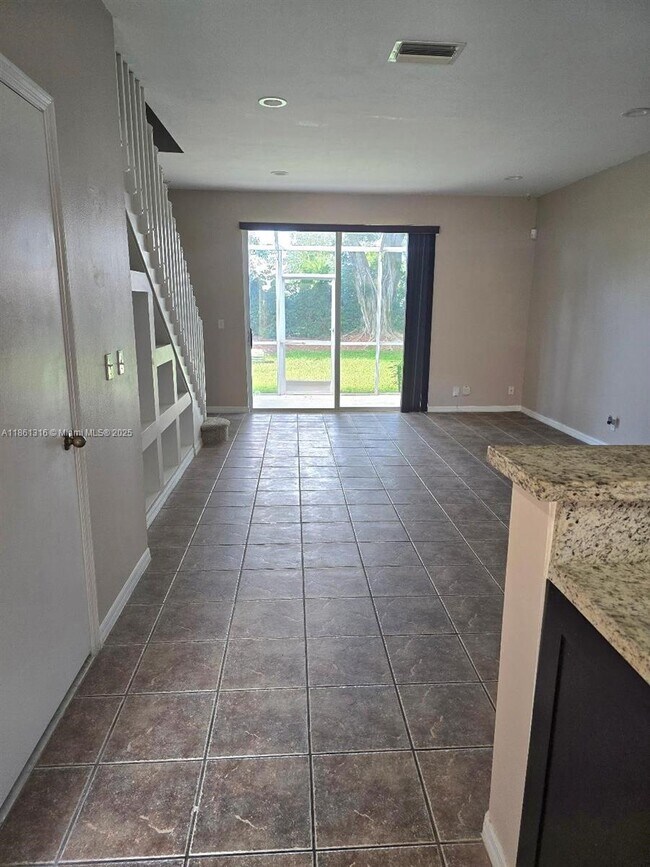 Photo - 2082 Madeira Dr