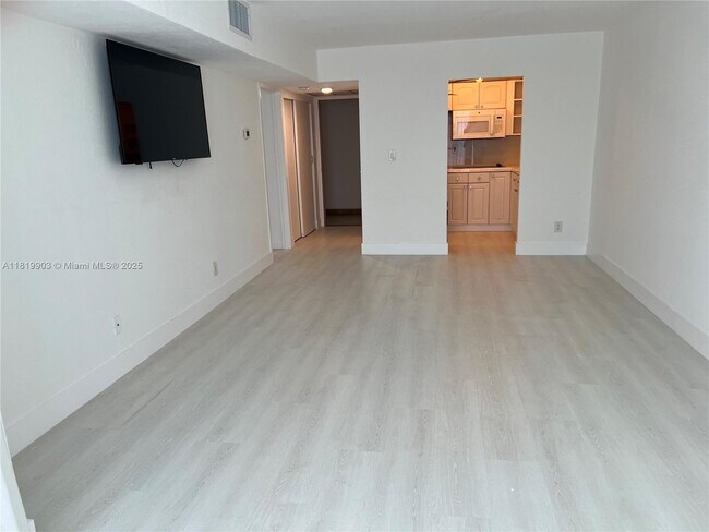 Photo - 210 172nd St Unidad 442