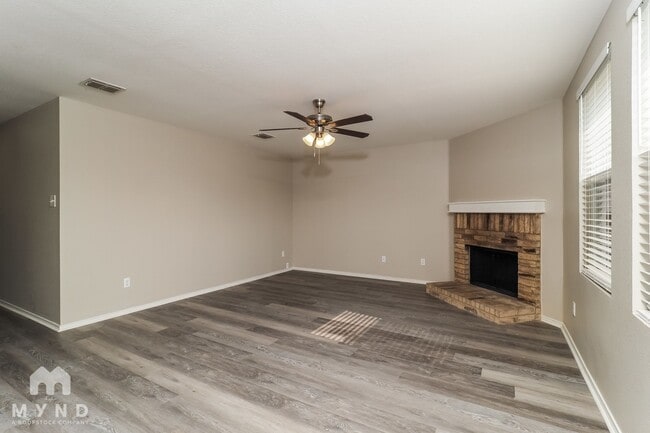 Photo - 3233 Sunshine Way