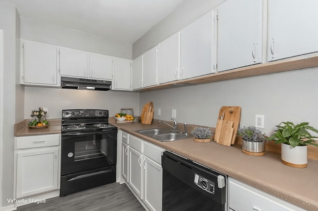 Photo - Ravenwood Apartments