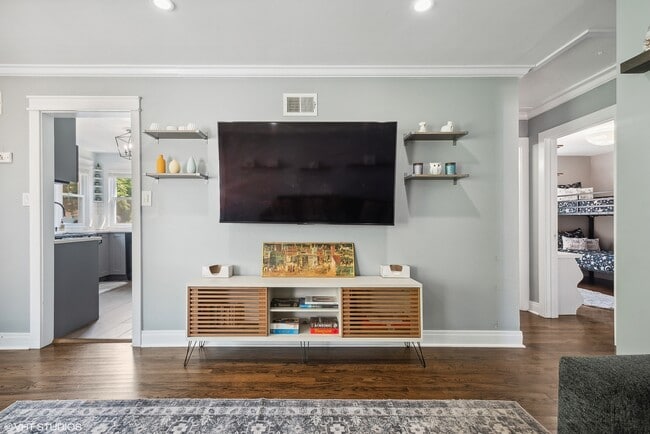 Photo - 2124 Seward St