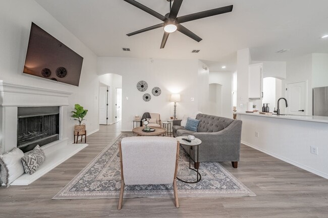 Photo - 3bed/2bath Cozy Chic with Backyard Oasis