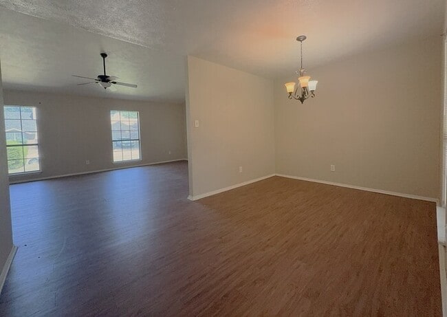 Photo - Established 3 bedroom 2 bath retreat, offering space, comfort, and easy Fort Worth living