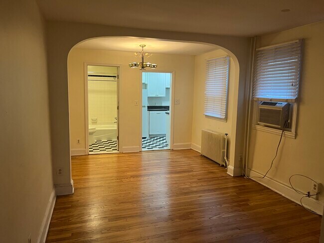 Sala de estar/comedor - 246 S Exeter St Unidad 1