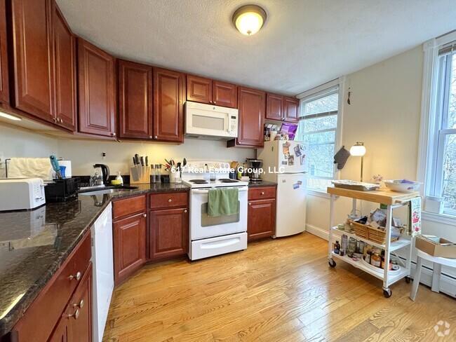 Building Photo - 11 Leverett St Rental