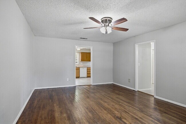 Photo - "Charming 2-Bedroom Duplex in White Settlement!" Unidad B