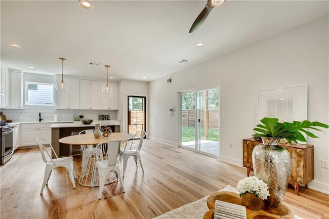 Photo - 1108 Walton Ln