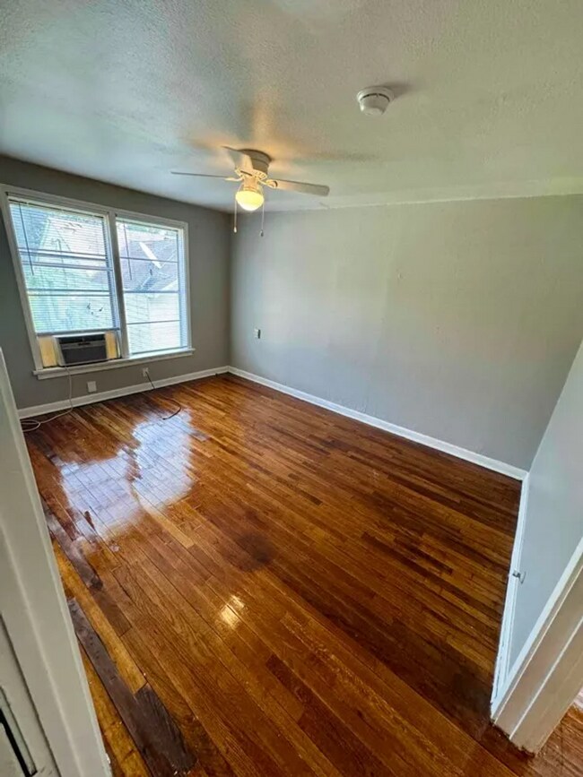 Photo - 4265 Woodlawn Ave Unidad A