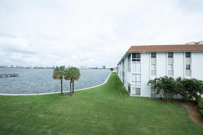 Photo - 2936 Lake Shore Dr Unit 310