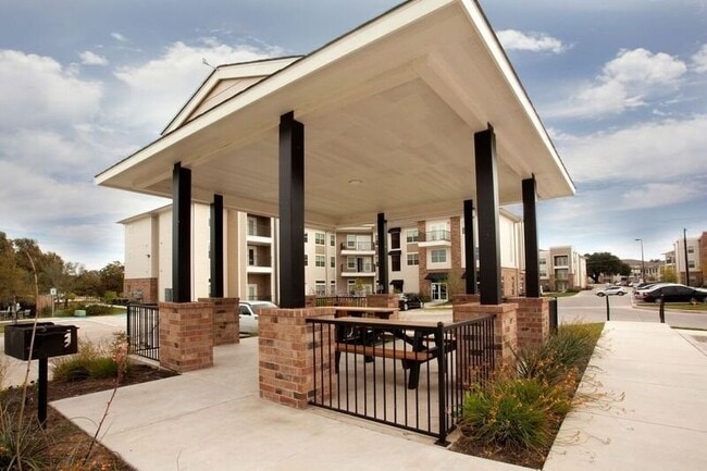 Building Photo - 817 Colcord Ave