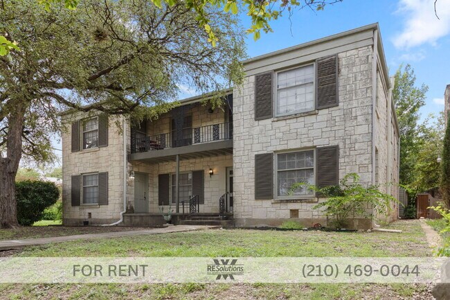 Photo - "Charming 2-Bedroom Retreat with Gleaming Hardwood Floors in Prime San Antonio Location!" Unit 1