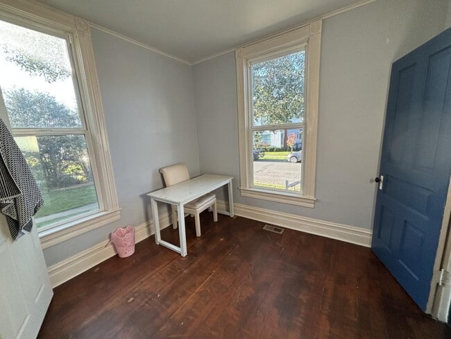 Photo - 1145 W Platinum St