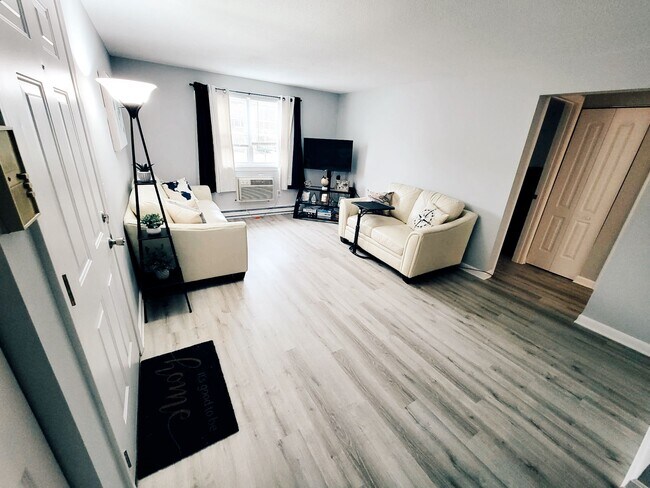 Photo - 2 Maple Crest Cir Unit C